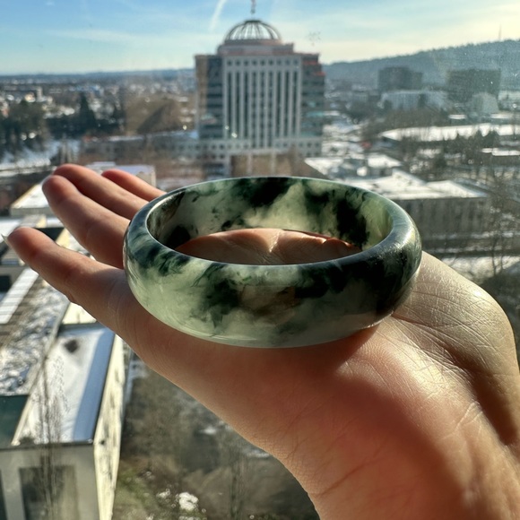 Jadeite Bangle diameter 57 mm - Picture 3 of 13